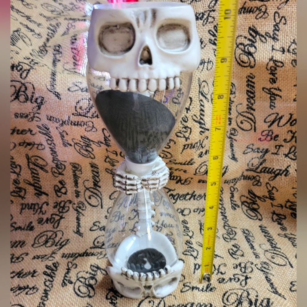 Unique skull / backbone hourglass Halloween decoration black sand